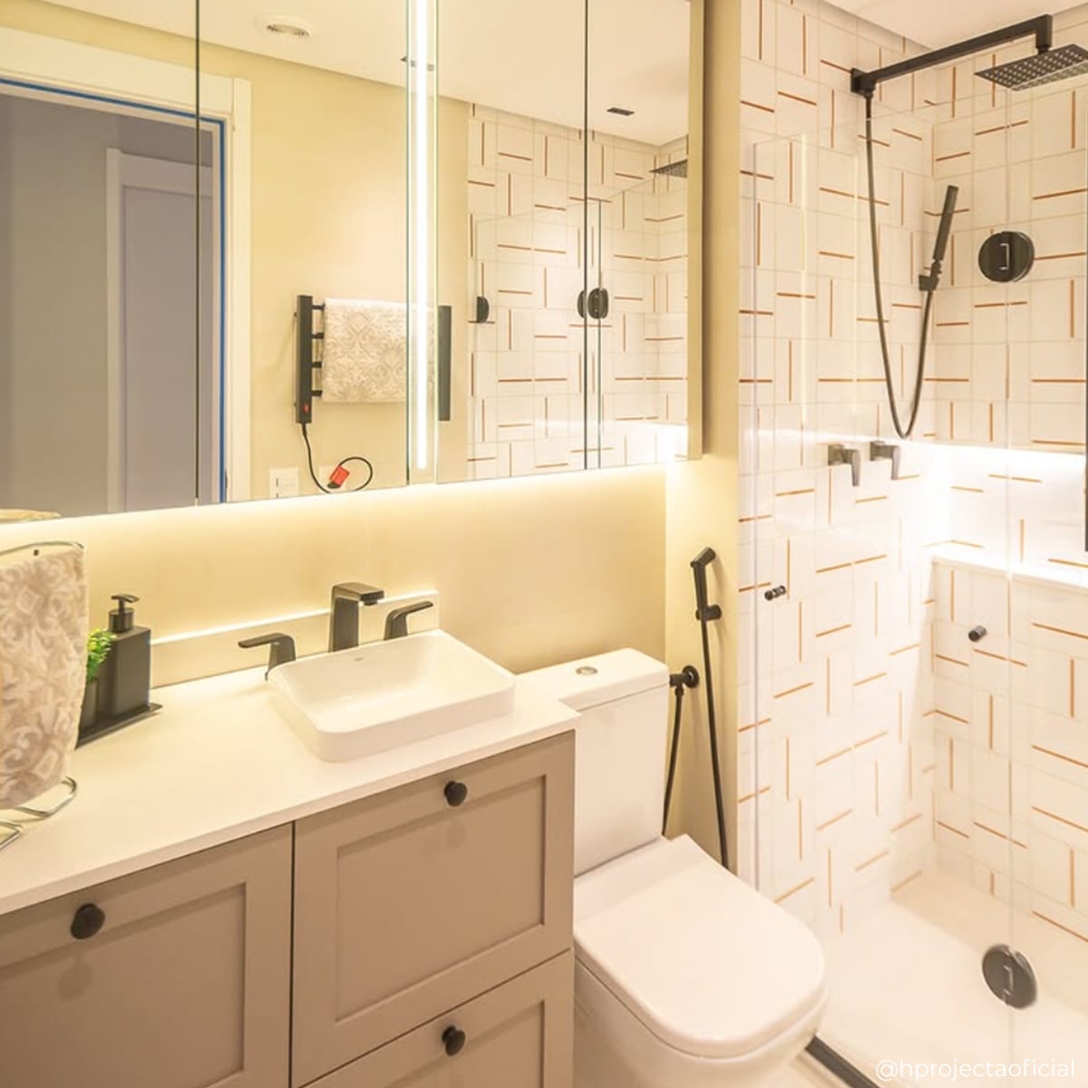 Decor Lines Ocre em banheiro — TAI Azulejos