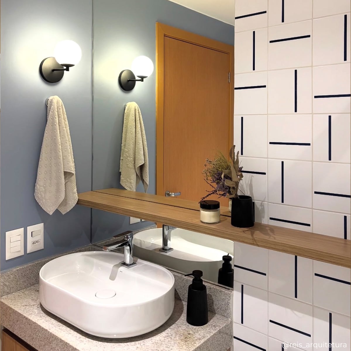 Decor Lines Traço Preto em banheiro contemporâneo — TAI Azulejos
