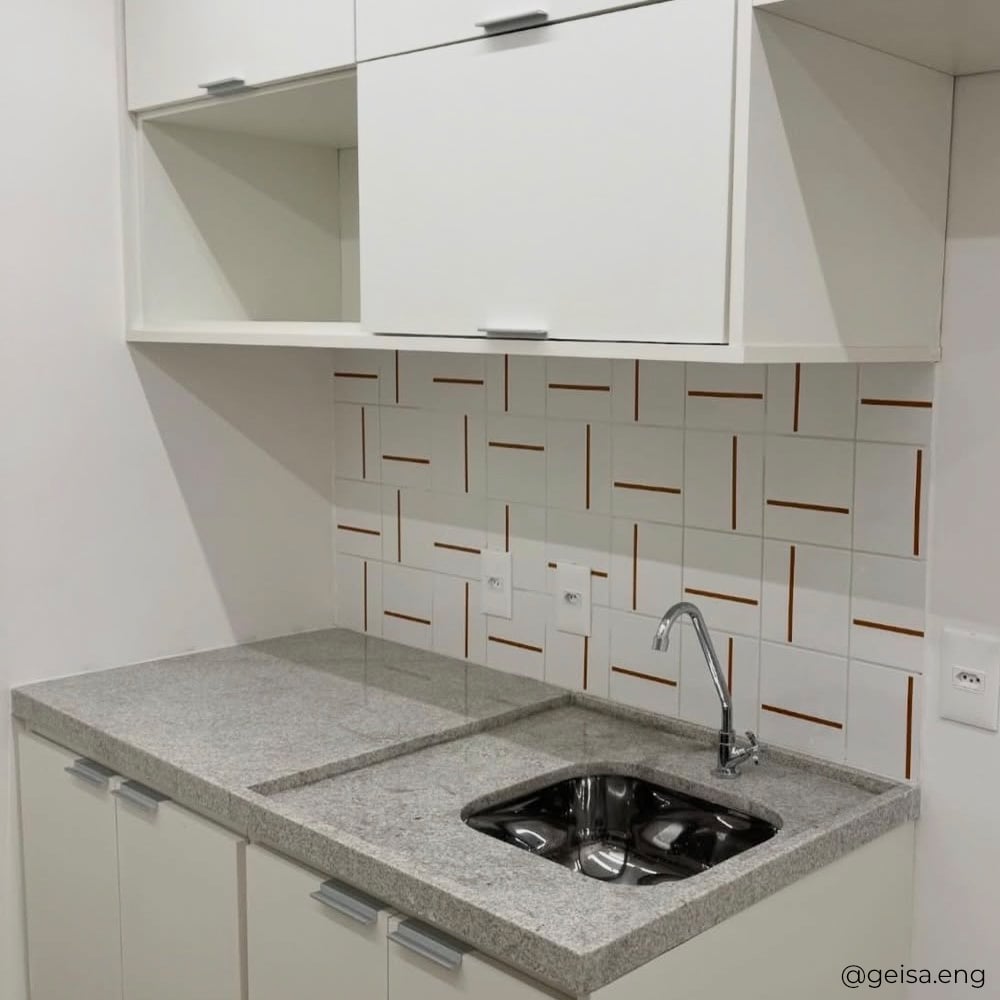 Azulejo artesanal TAI Decor Lines Ocre em cozinha — azulejo para backsplash de cozinha